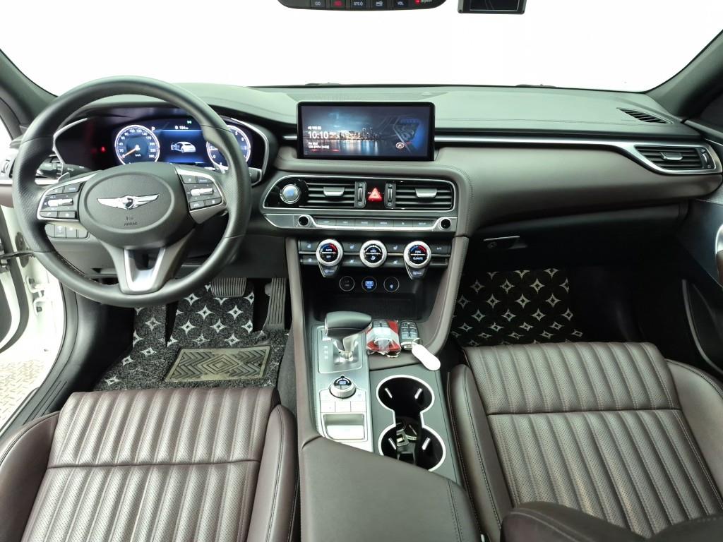 Genesis G70 - Vista 5