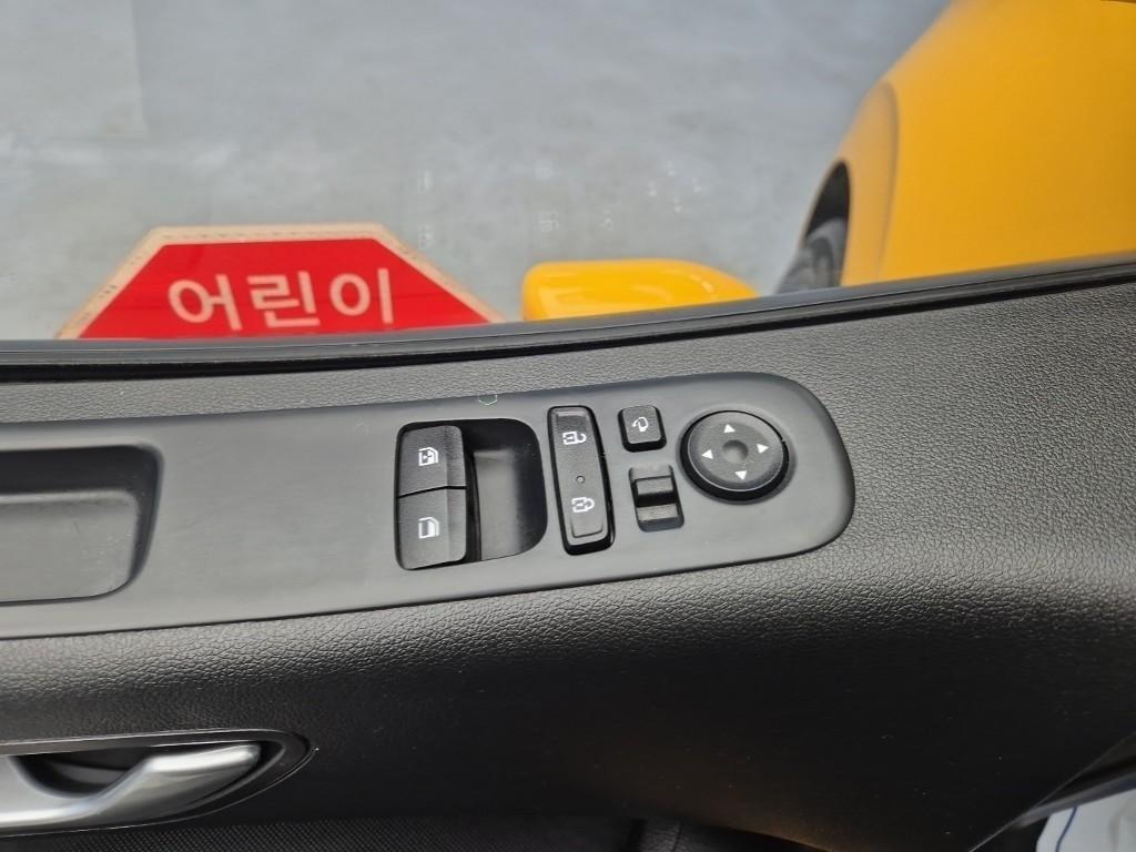 HYUNDAI Staria 2023 Amarillo - Importación desde Corea - HF Imports Iquique - Foto 17