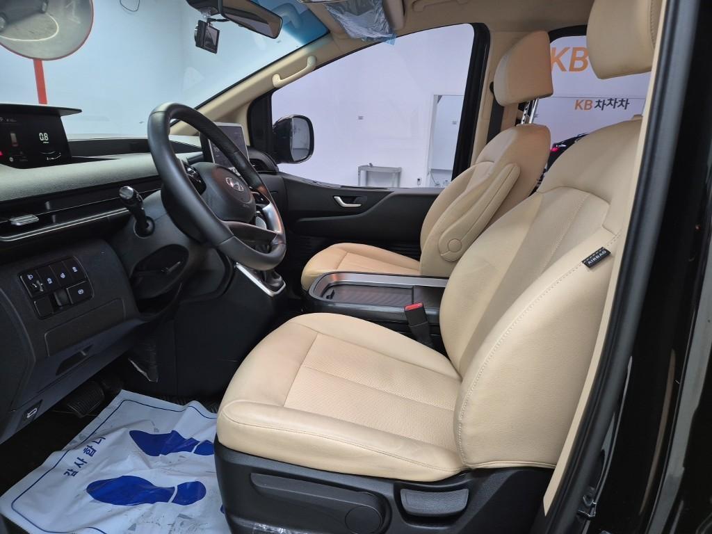 HYUNDAI Staria - Vista 11