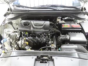 HYUNDAI Avante - Vista 12