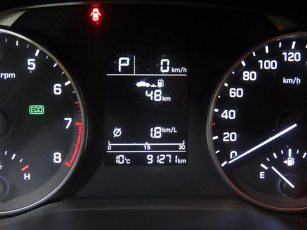 HYUNDAI Avante - Vista 9