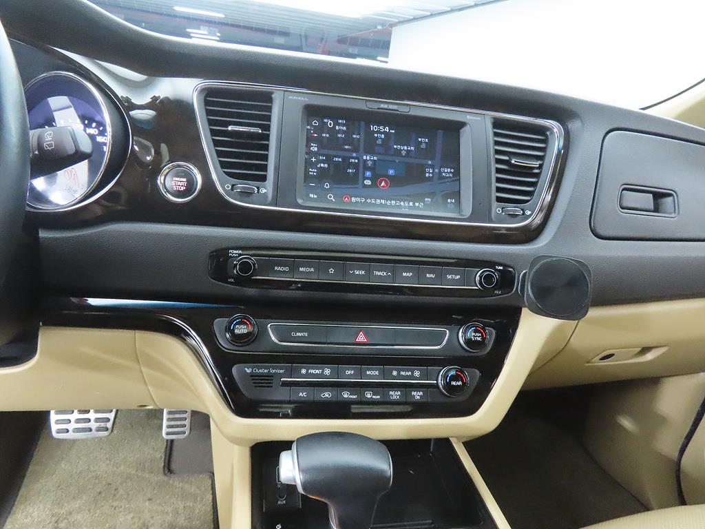 KIA Carnival - Vista 10