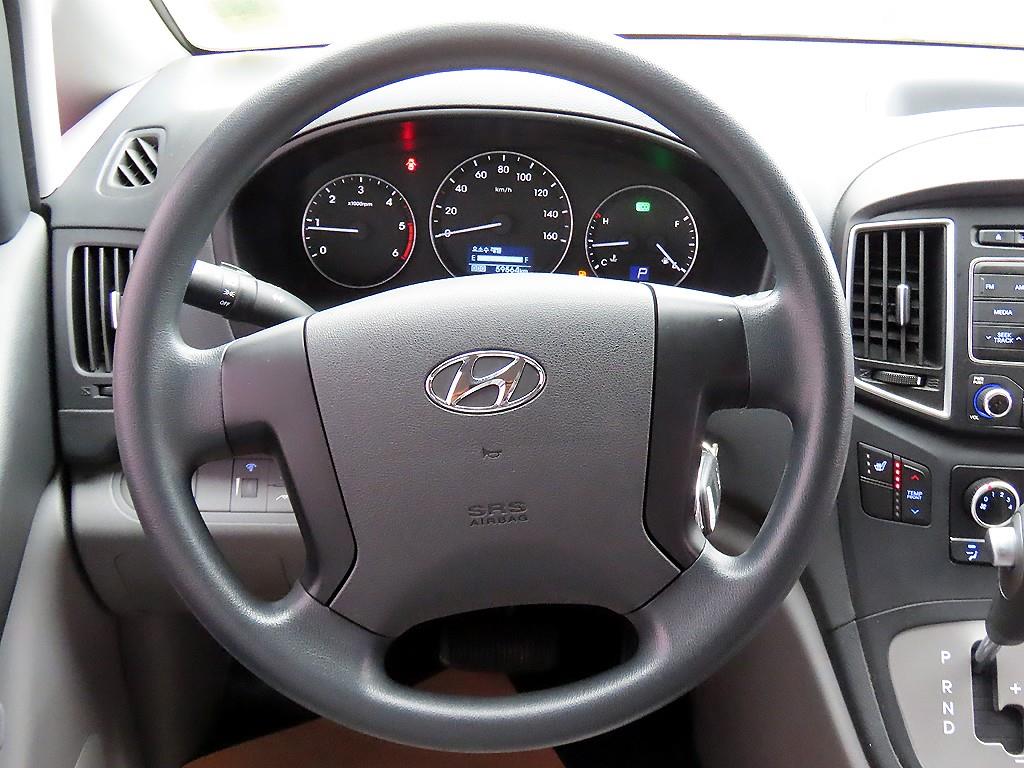 HYUNDAI Starex - Vista 7
