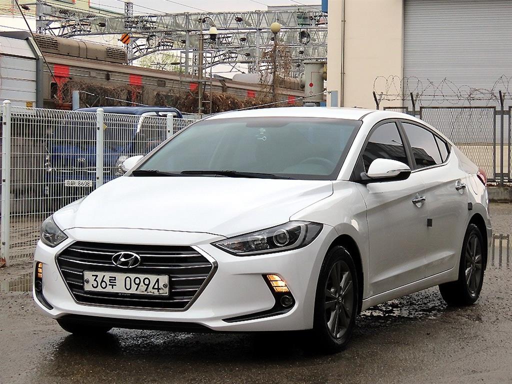 HYUNDAI Avante - Vista 2