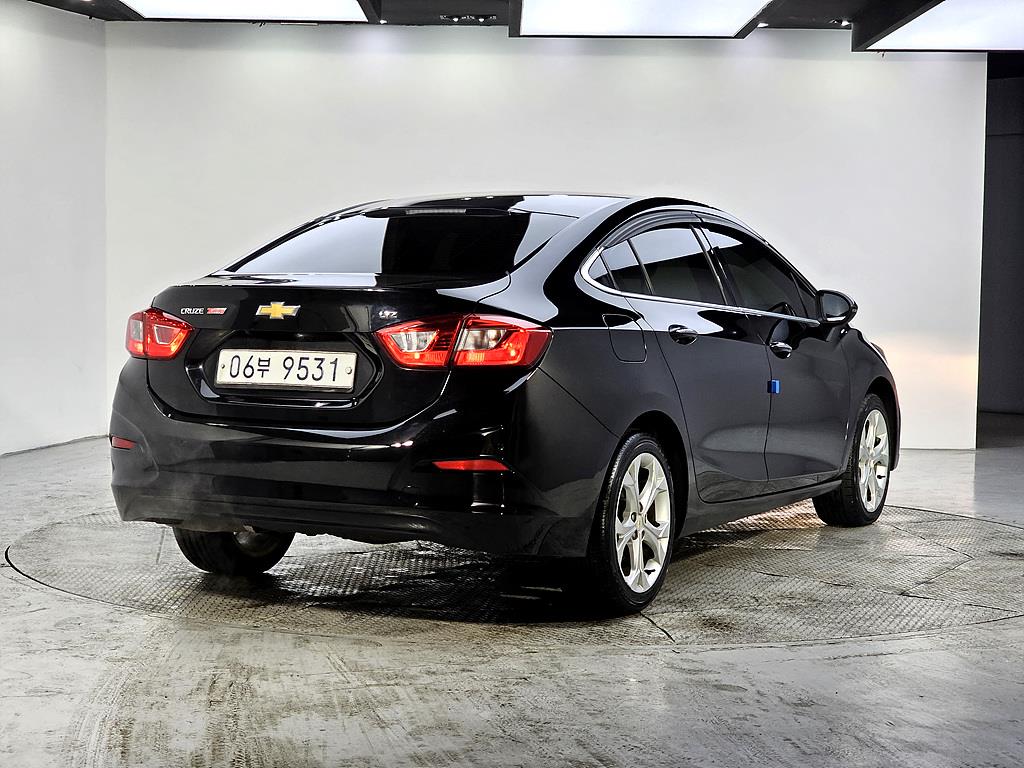 Chevrolet Cruise - Vista 4