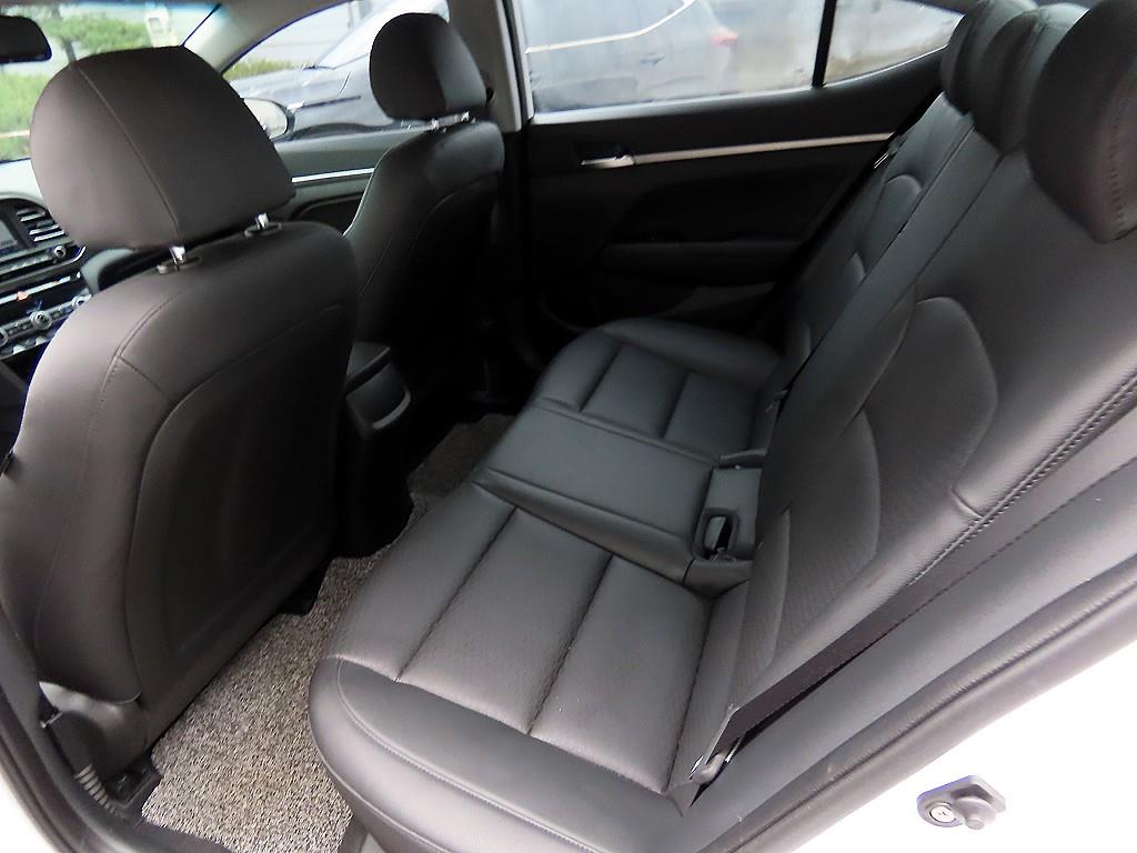 HYUNDAI Avante - Vista 6