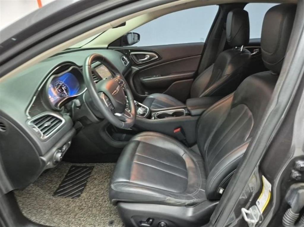 Chrysler 200 - Vista 11