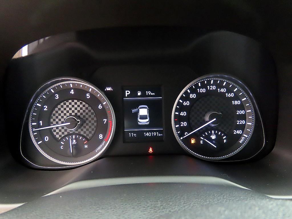 HYUNDAI Avante - Vista 9