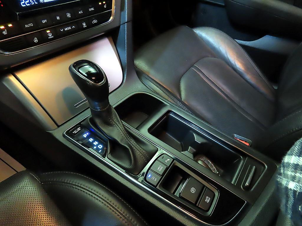 HYUNDAI Sonata - Vista 12