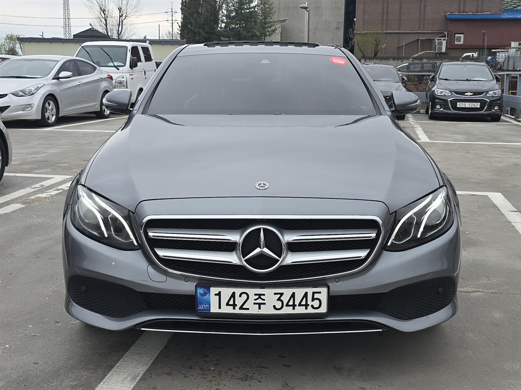 Mercedes Benz E class 2019 Gris - Importación desde Corea - HF Imports Iquique - Foto 1