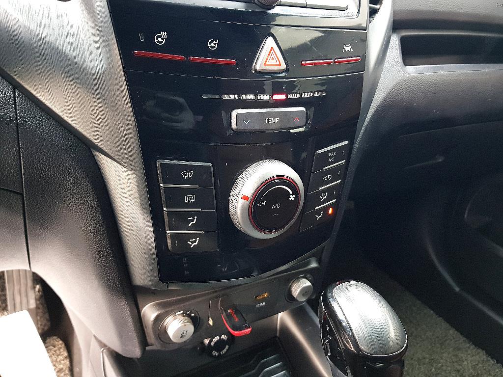 Ssangyong Tivoli - Vista 12