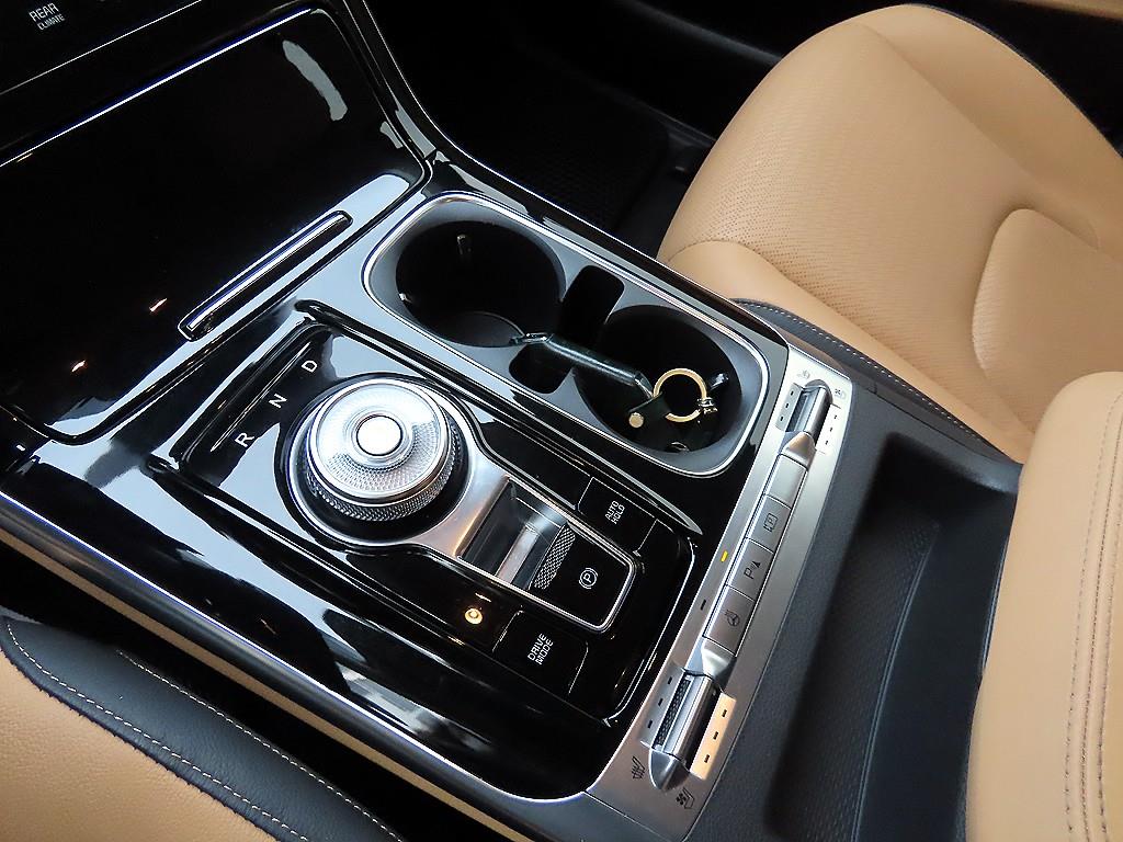 KIA Carnival - Vista 11