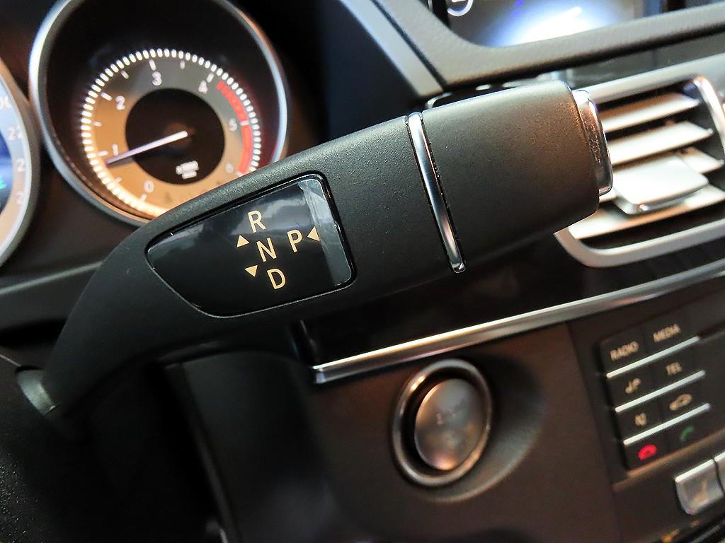 Mercedes Benz E class - Vista 12