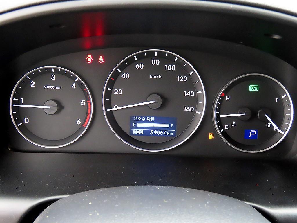 HYUNDAI Starex - Vista 8