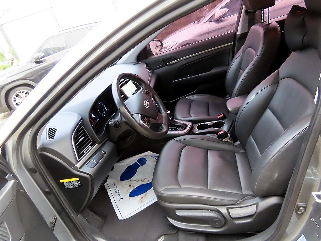 HYUNDAI Avante - Vista 5