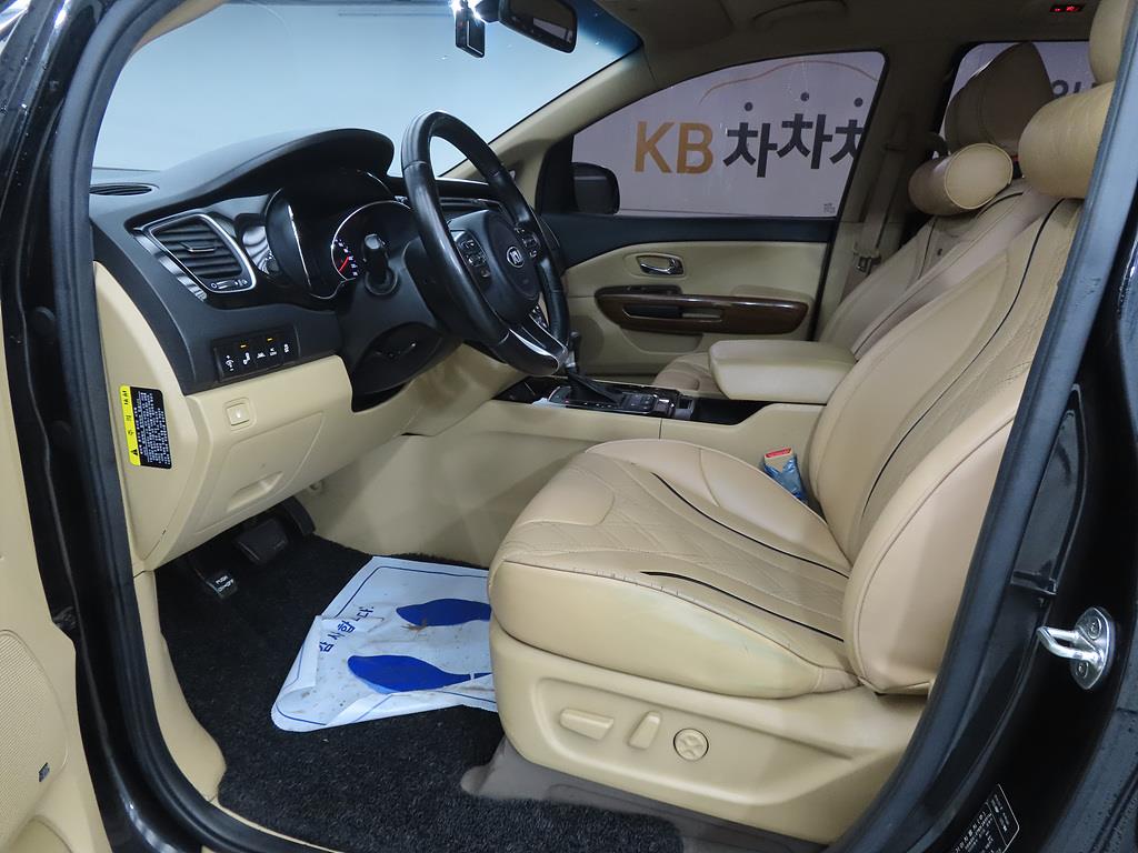 KIA Carnival - Vista 5