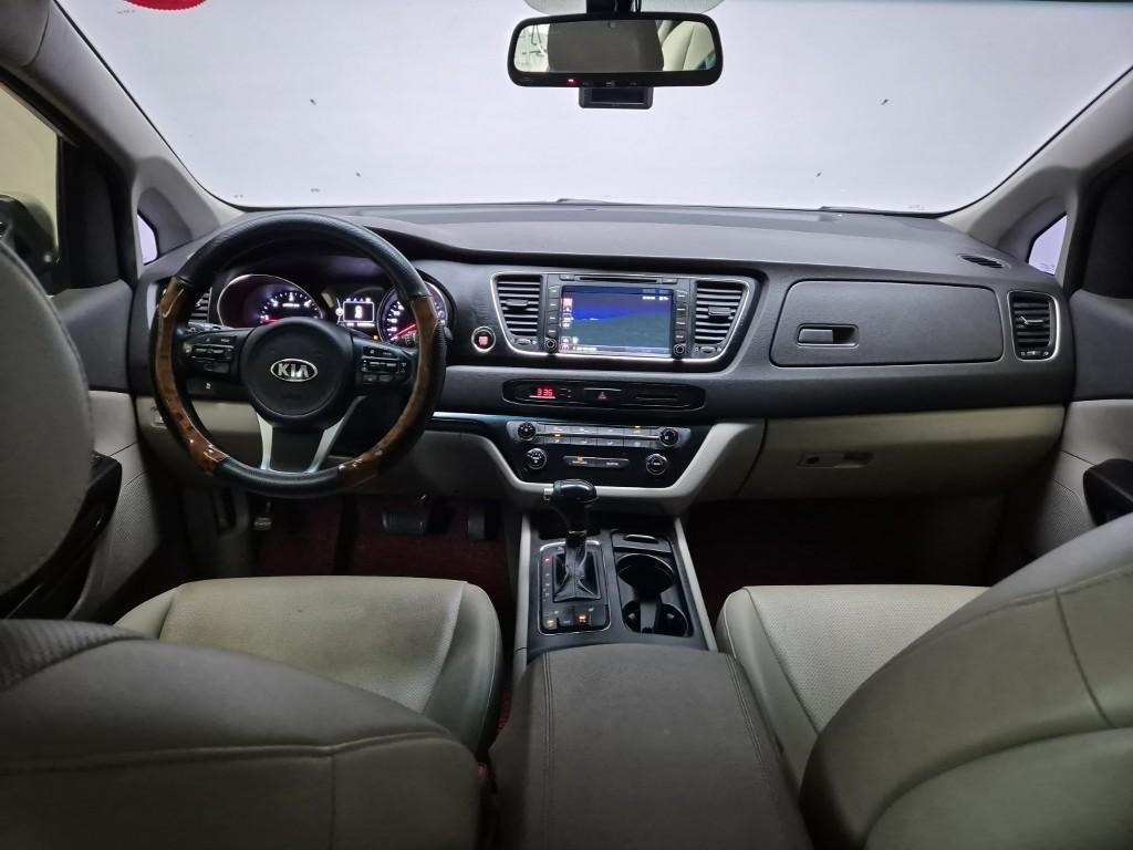 KIA Carnival - Vista 7