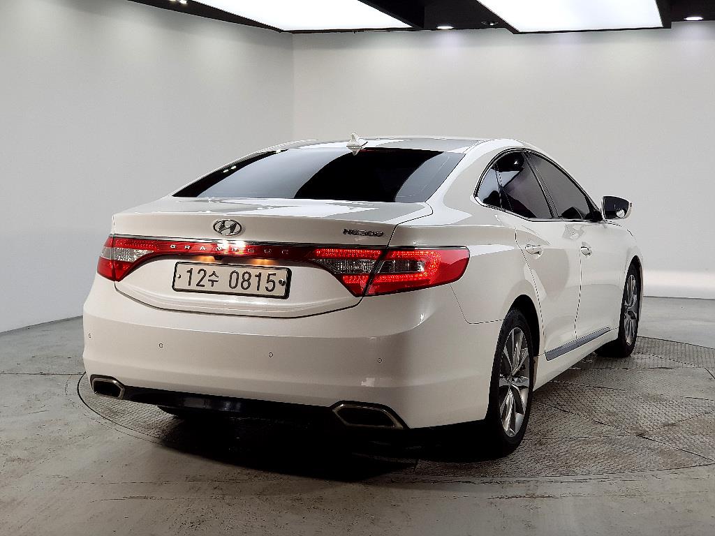 HYUNDAI Grandeur - Vista 4