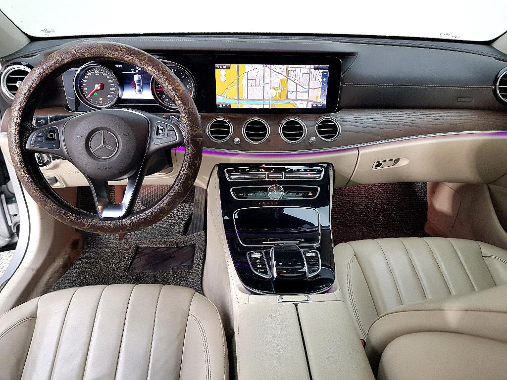 Mercedes Benz E class - Vista 5