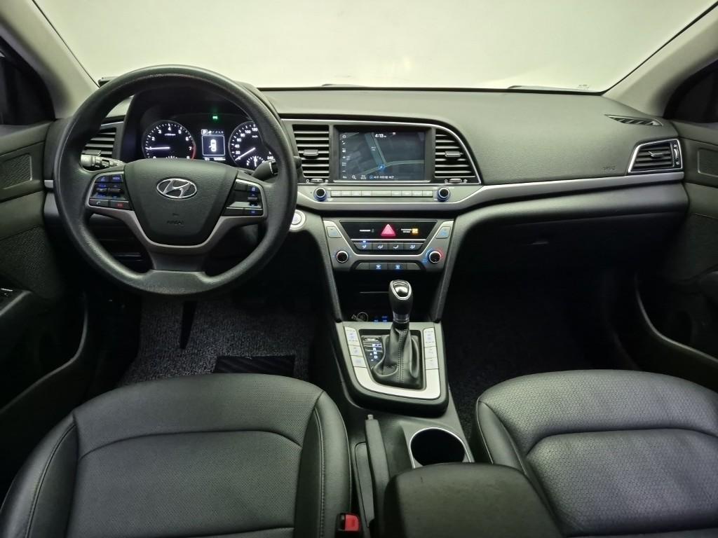 HYUNDAI Avante - Vista 7