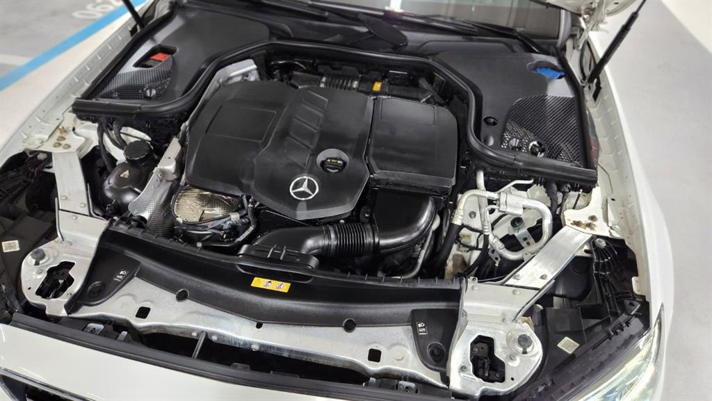 Mercedes Benz E class - Vista 7