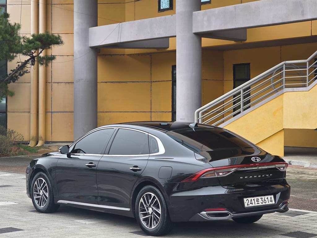 HYUNDAI Grandeur - Vista 5