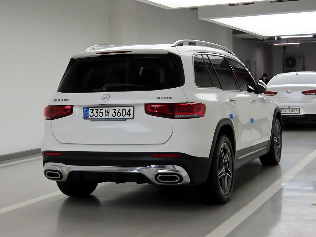 Mercedes Benz GLB Class - Vista 4