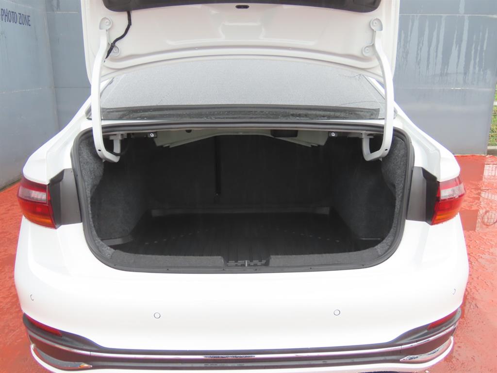 Volkswagen Jetta - Vista 9