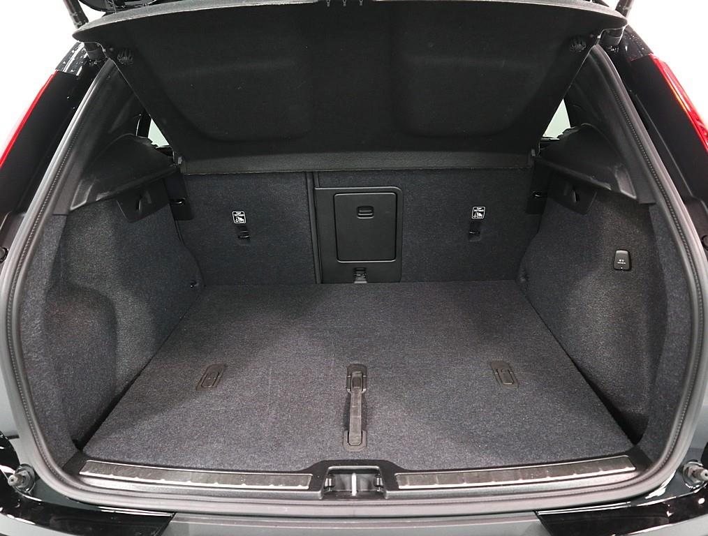 Volvo XC40 2025 Negro - Importación desde Corea - HF Imports Iquique - Foto 18