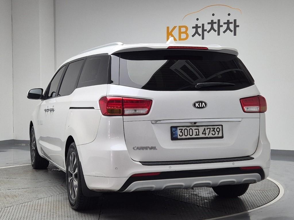 KIA Carnival - Vista 2