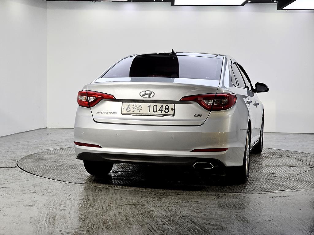 HYUNDAI Sonata - Vista 3