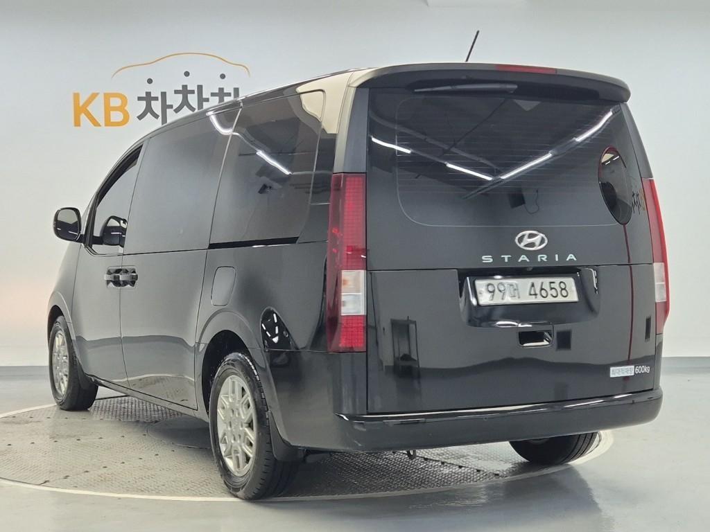 HYUNDAI Staria - Vista 2