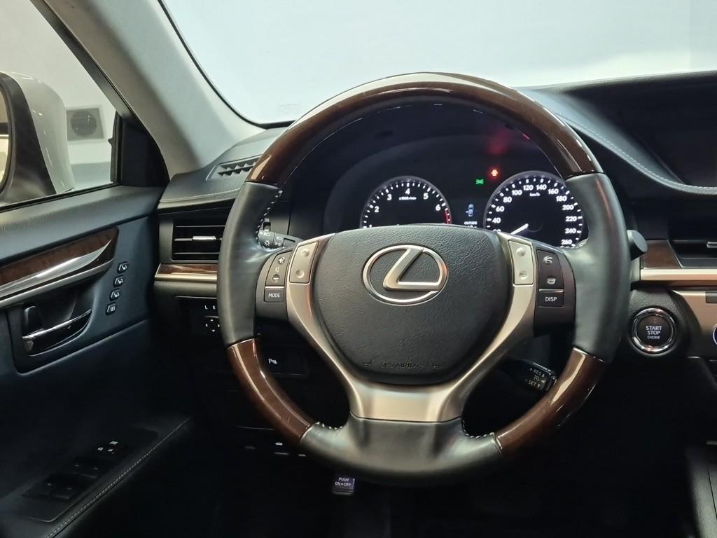 Lexus ES - Vista 8
