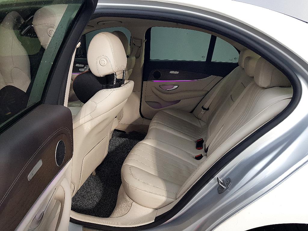 Mercedes Benz E class - Vista 9