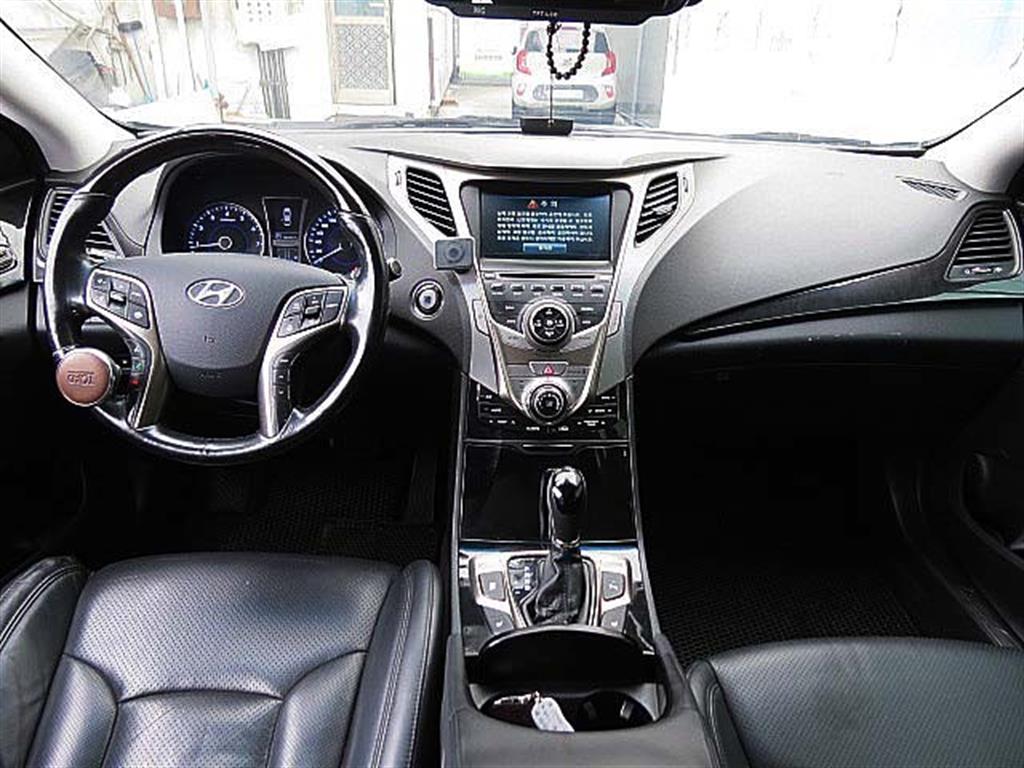 HYUNDAI Grandeur - Vista 9