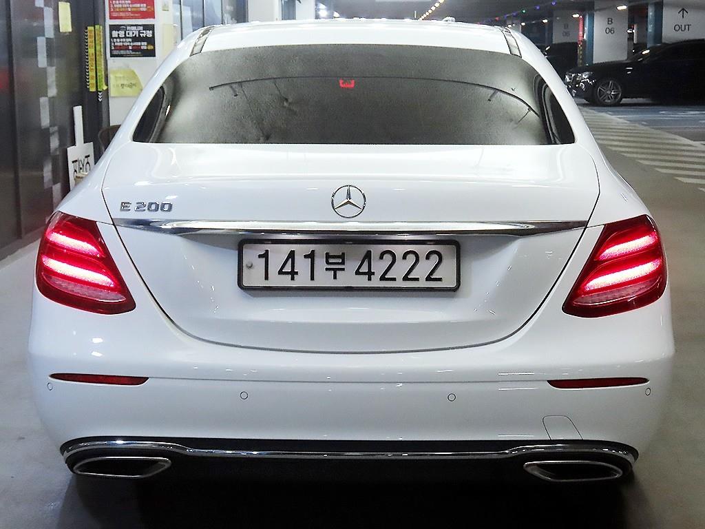 Mercedes Benz E class - Vista 5
