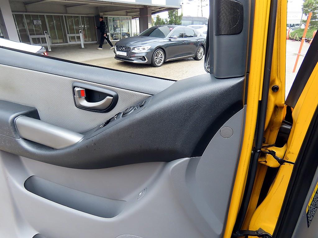HYUNDAI Starex - Vista 12
