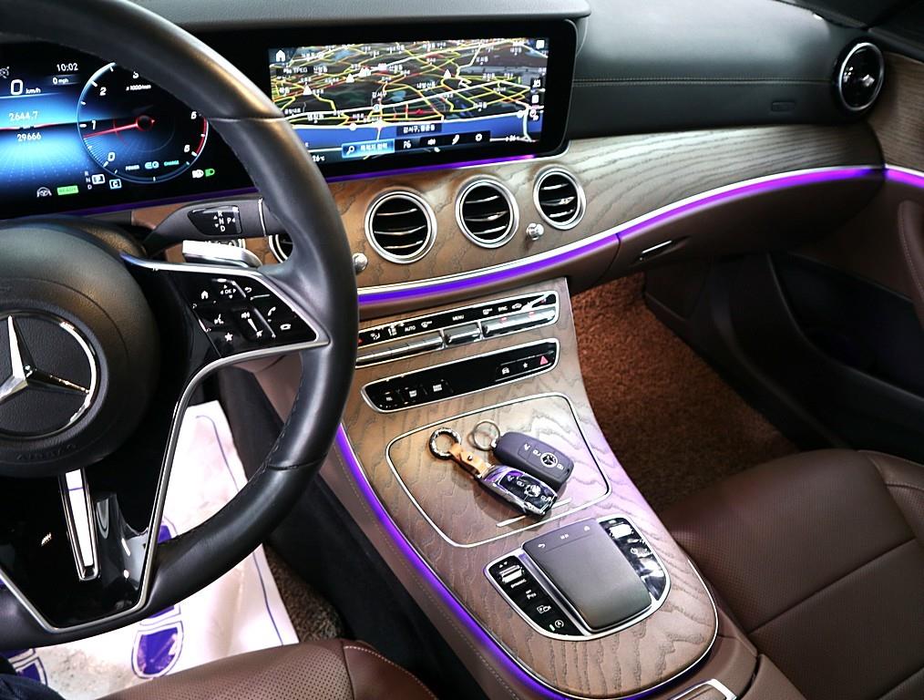 Mercedes Benz E class - Vista 11