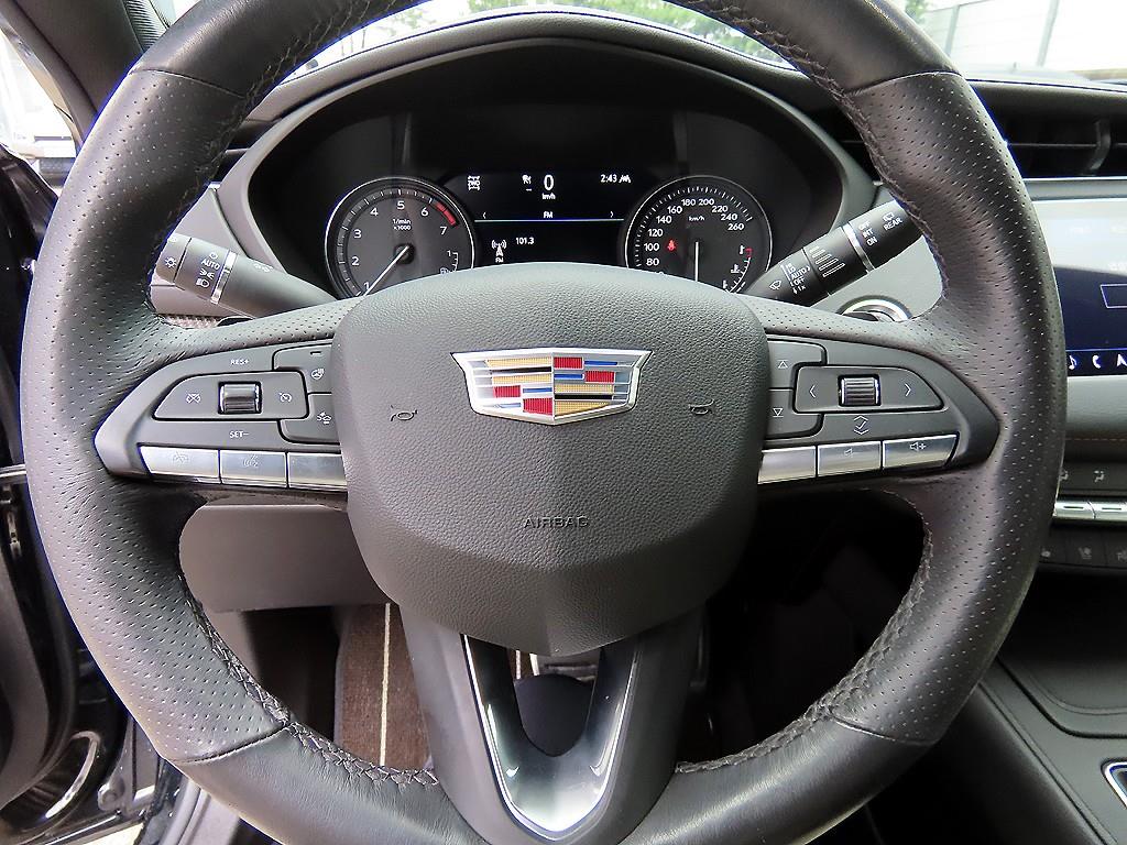 Cadillac XT4 - Vista 8