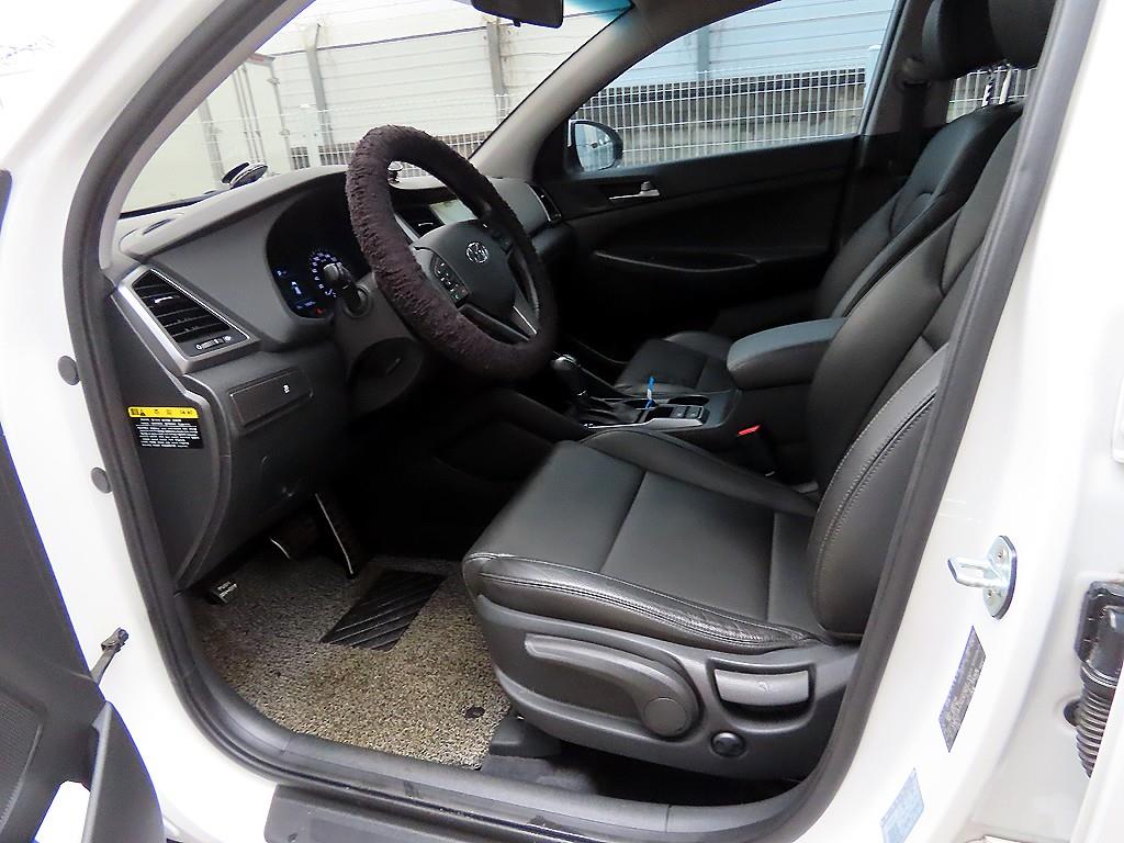 HYUNDAI Tucson - Vista 5