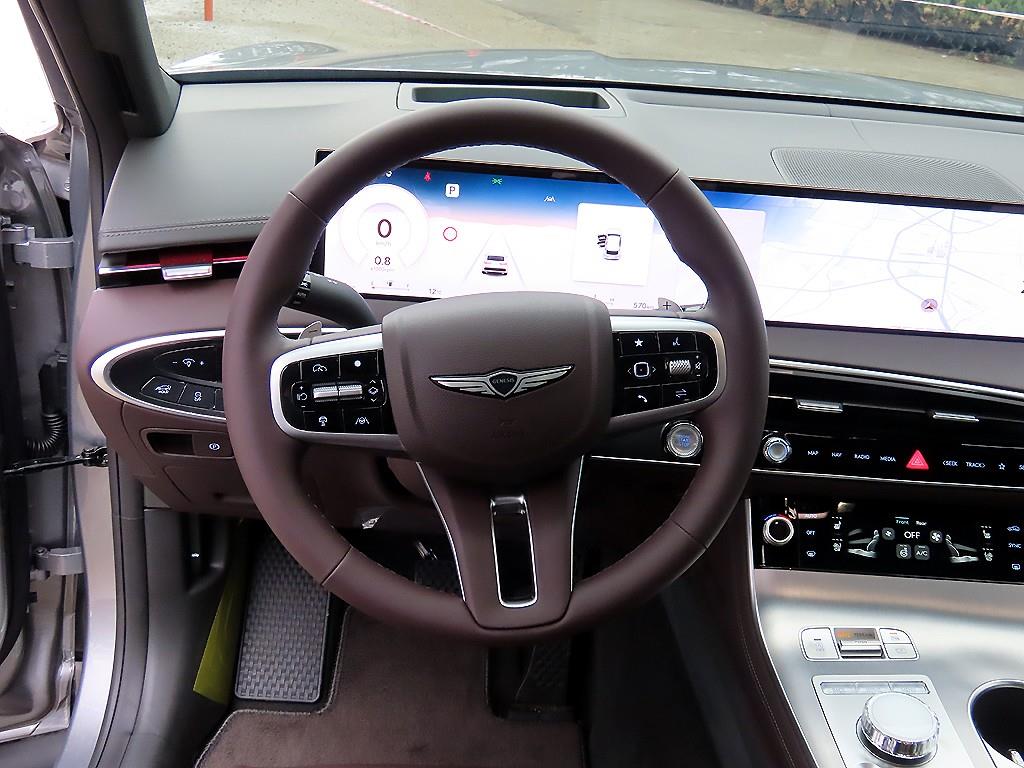 Genesis GV70 - Vista 8