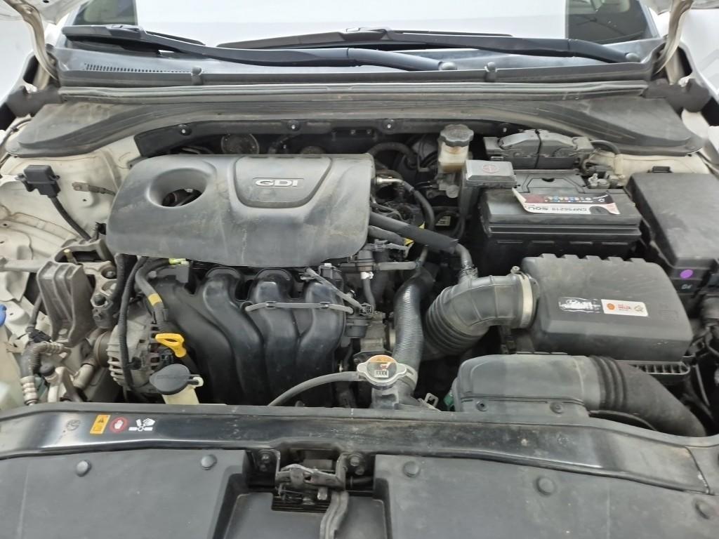 HYUNDAI Avante - Vista 5