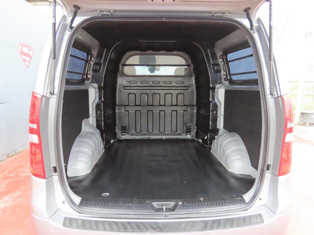 HYUNDAI Starex - Vista 9