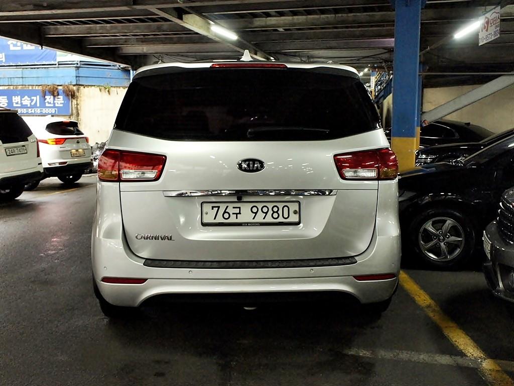 KIA Carnival - Vista 5