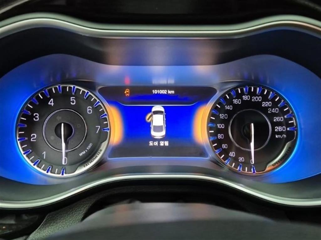 Chrysler 200 - Vista 6