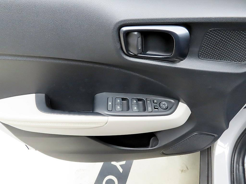 HYUNDAI Venue - Vista 11