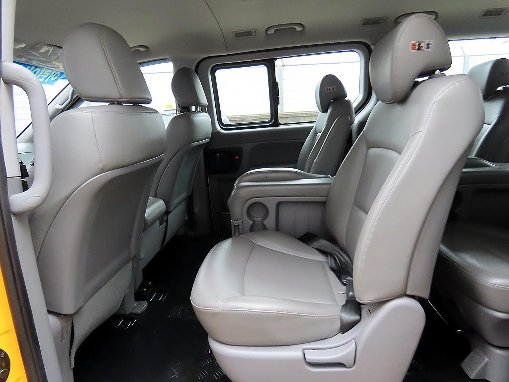 HYUNDAI Starex - Vista 6
