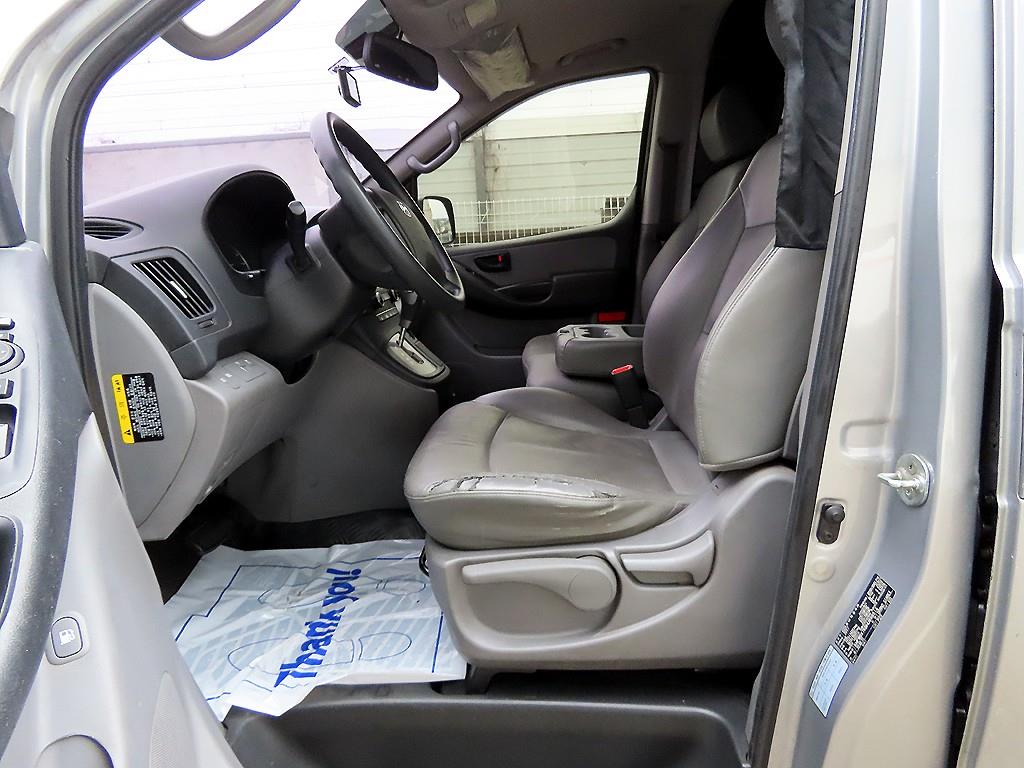 HYUNDAI Starex - Vista 5