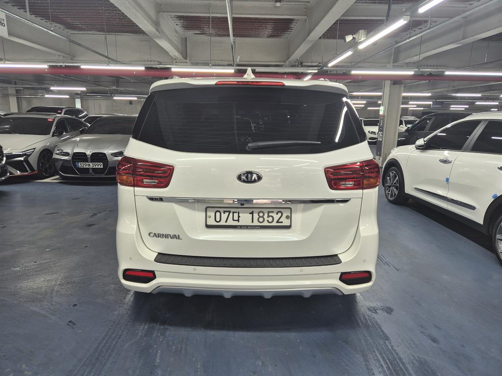 KIA Carnival - Vista 5