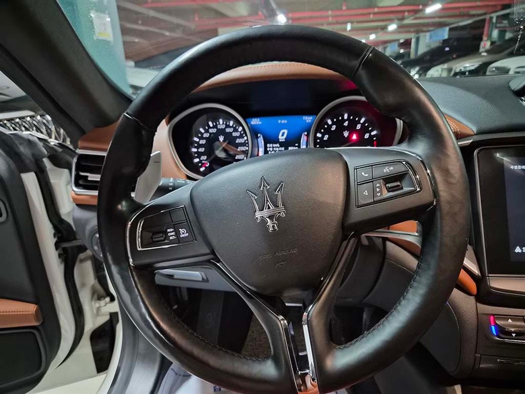 Maserati Ghibli - Vista 8